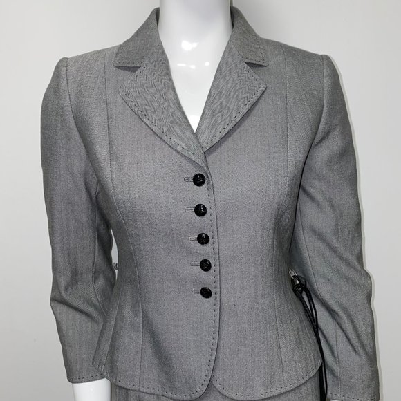 TAHARI Suit NEW! - Picture 2 of 8